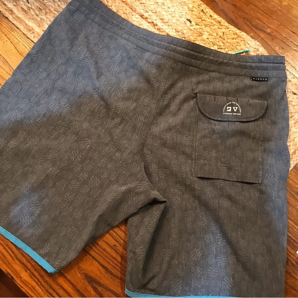 🌊VISSLA Board Shorts/Swim Trunks - Picture 10 of 11